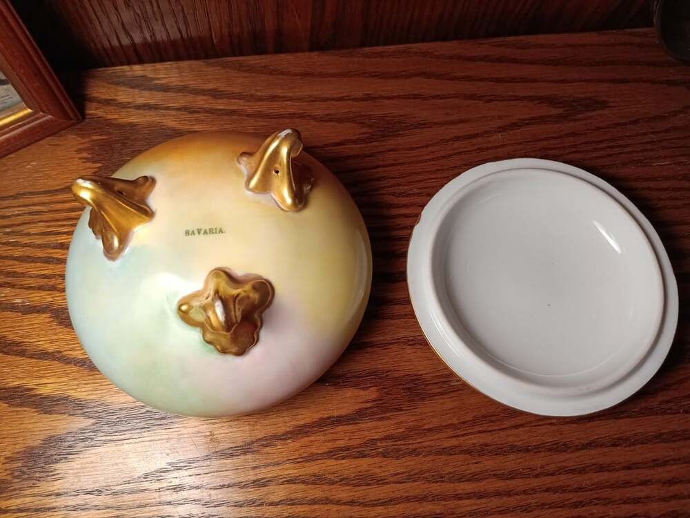 Antique Bavarian Floral Porcelain Trinket Box Powder Dish Gold Foot Hand Painted - Picture 6 of 6